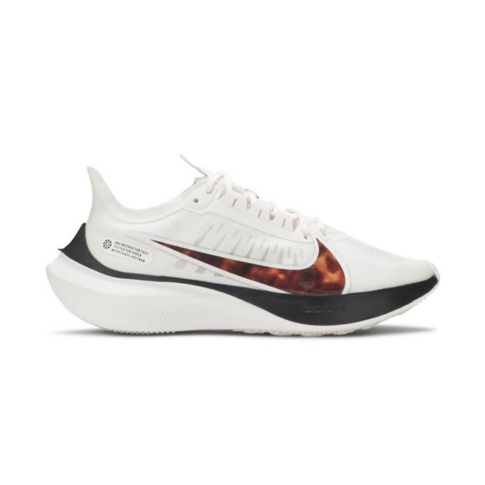 Nike Zoom Gravity Sneakers, Women’s, Size 7
